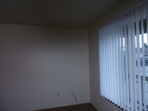 2295 Monticello St in Albany, OR - Foto de edificio - Building Photo