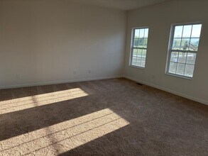 158 Dusky Willow Dr in Reynoldsburg, OH - Building Photo - Building Photo