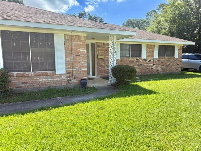 2107 Old Alvin Rd in Pearland, TX - Building Photo - Building Photo