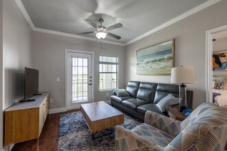 The Colony Luxury Apartments in Victoria, TX - Building Photo - Interior Photo