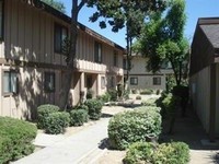 Peachwood Village in Fresno, CA - Foto de edificio - Building Photo