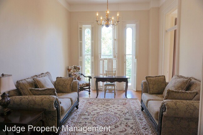 213 E Hall St in Savannah, GA - Building Photo - Building Photo