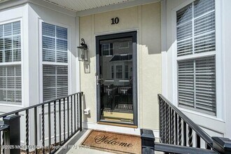 10 Brookfield Dr in Jackson Township, NJ - Building Photo - Building Photo