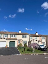 48 Shelly Ln in Sanatoga, PA - Building Photo