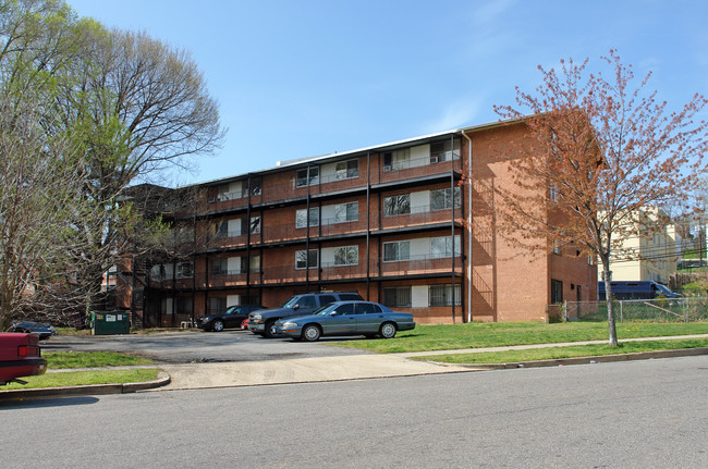 701-705 Chesapeake St SE in Washington, DC - Foto de edificio - Building Photo