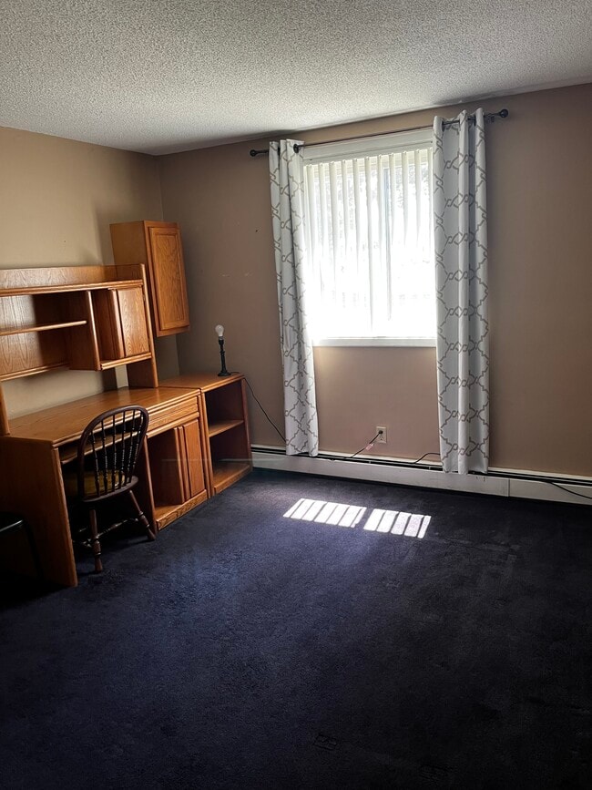 8121 Valle Dr in Niagara Falls, NY - Building Photo - Building Photo