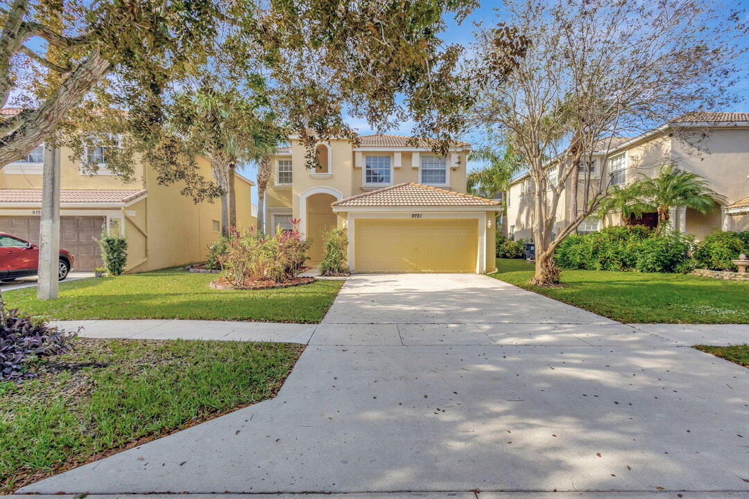 9721 Wyeth Ct in Wellington, FL - Building Photo