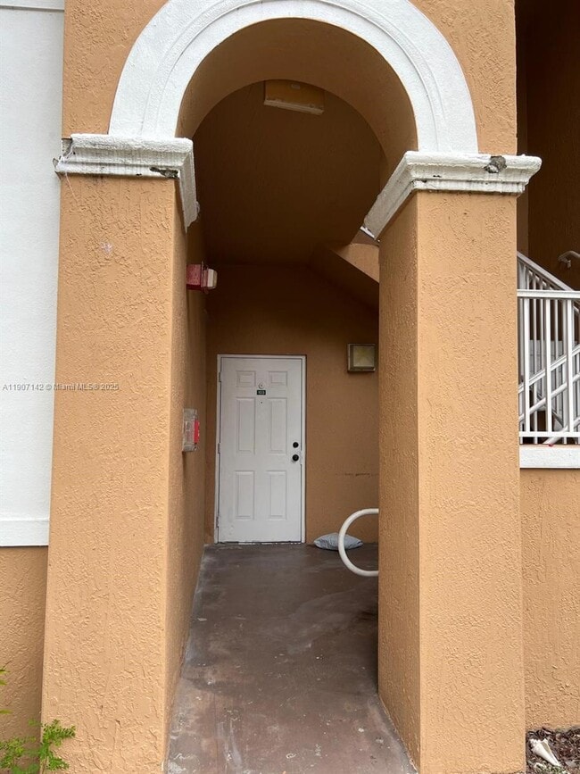 17710 NW 73rd Ave in Hialeah, FL - Building Photo - Building Photo