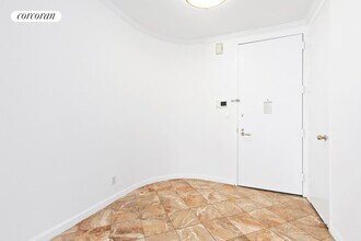 150 E 57th St in New York, NY - Building Photo - Building Photo