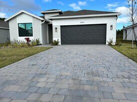 5946 SE Sky Blue Cir in Stuart, FL - Building Photo