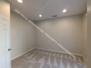 10521 Zenor Ln in San Diego, CA - Building Photo - Building Photo