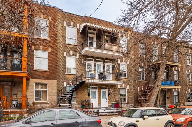 5587-5591 4E Av in Montréal, QC - Building Photo - Primary Photo