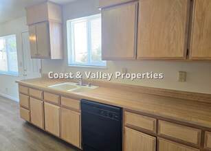 813 W Nectarine Ave in Lompoc, CA - Building Photo - Building Photo