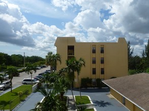 Viewmax Apartments in Lauderhill, FL - Building Photo - Building Photo