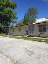 215 W College St in Bolivar, MO - Building Photo
