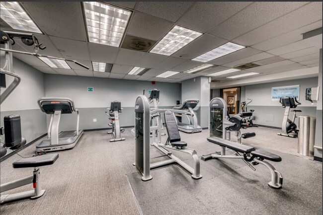 6030 N Sheridan Rd, Unit 1904 in Chicago, IL - Building Photo - Building Photo