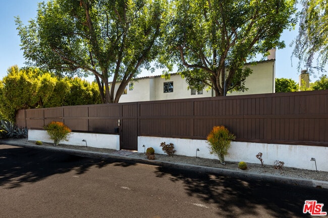 4363 Irvine Ave in Los Angeles, CA - Building Photo - Building Photo