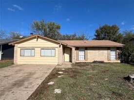 13229 Valley Forge Cir in Balch Springs, TX - Building Photo