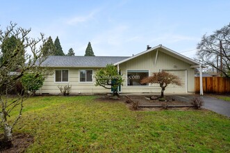 12405 SW Brookside Ave in Tigard, OR - Building Photo - Building Photo