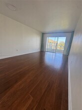 8400 Sunrise Lakes Blvd in Sunrise, FL - Building Photo - Building Photo