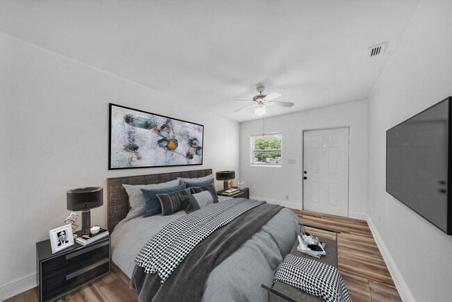 property at 526 W Perry St