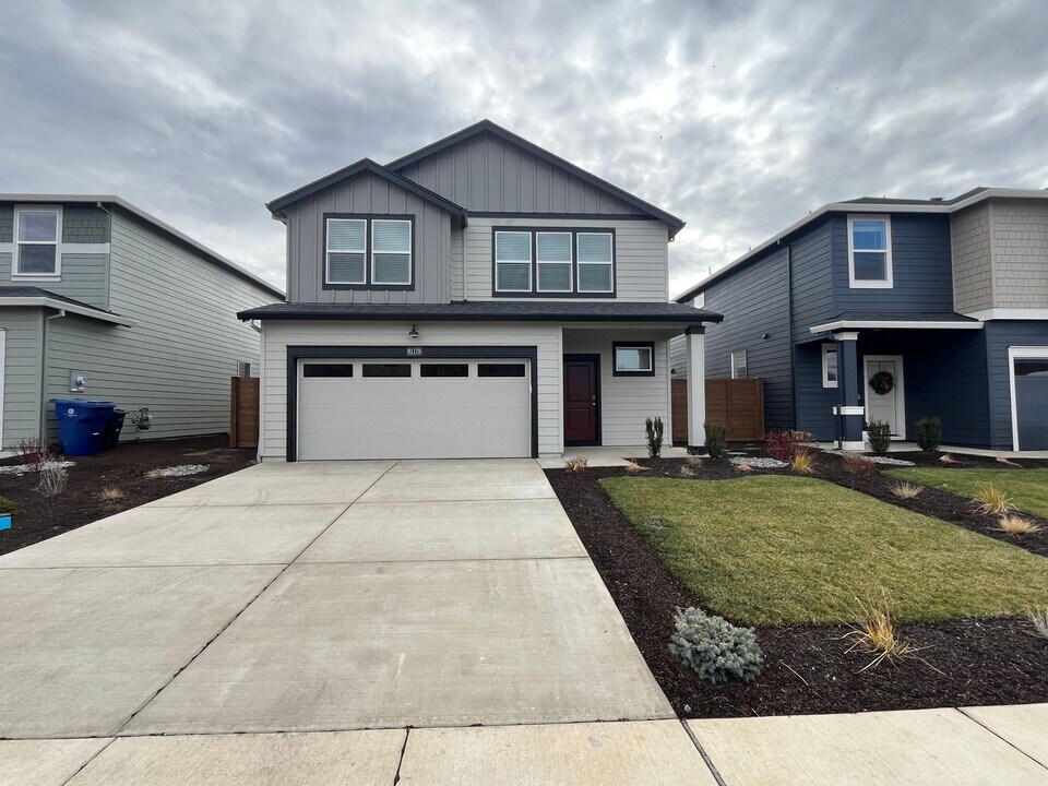 61179 SE Splendor Ln in Bend, OR - Building Photo