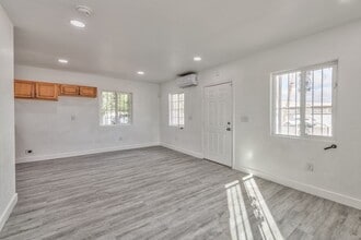 339 N 10th St in Las Vegas, NV - Building Photo - Building Photo