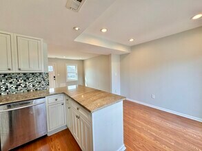 1151 Summit St NE in Washington, DC - Foto de edificio - Building Photo