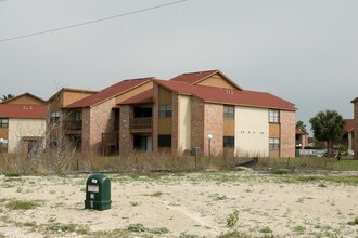 230 Cut Off Rd in Port Aransas, TX - Building Photo - Building Photo