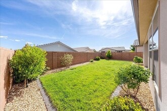 227 W White Pearl Dr in Washington, UT - Building Photo - Building Photo