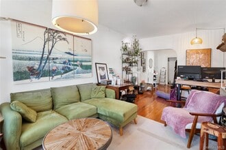 146 Harrison Ave in Mineola, NY - Foto de edificio - Building Photo