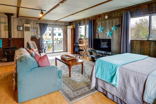 4880 Railroad Ave in Moclips, WA - Building Photo - Building Photo