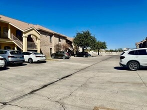 9903 Crystal Ct in Laredo, TX - Building Photo - Building Photo