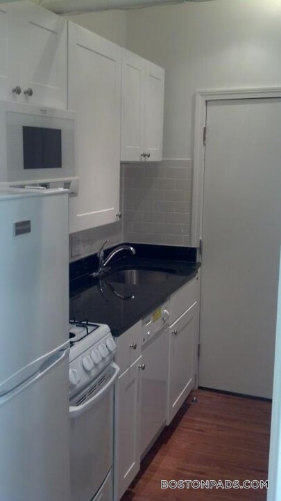 121 Park Dr in Boston, MA - Building Photo