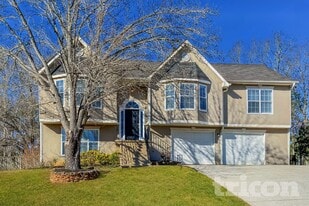 1016 Forest Glen in Jonesboro, GA - Building Photo