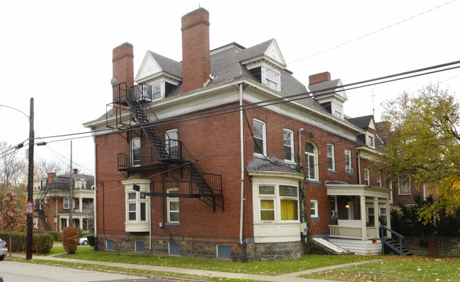 5623 Stanton Ave in Pittsburgh, PA - Foto de edificio - Building Photo