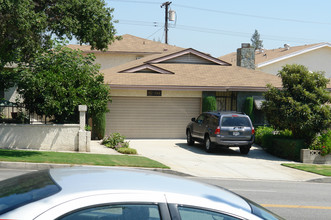 722 E Olive Ave in Burbank, CA - Building Photo - Building Photo