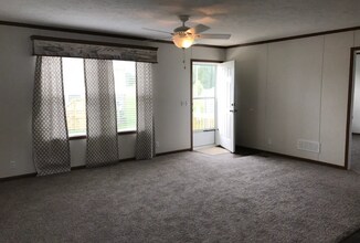 1911 Magnolia St in Columbus, MI - Foto de edificio - Building Photo