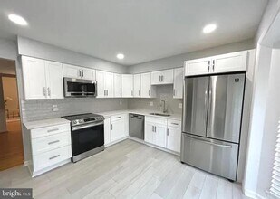 6633 McLean Ct in McLean, VA - Building Photo - Building Photo