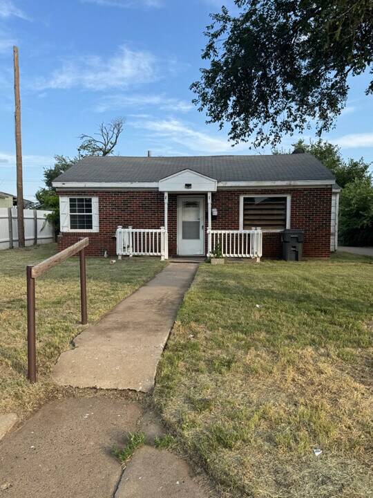 4613 SW 16th Ave in Amarillo, TX - Foto de edificio