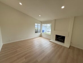 5759 Cherry Ridge Dr in Camarillo, CA - Building Photo - Building Photo