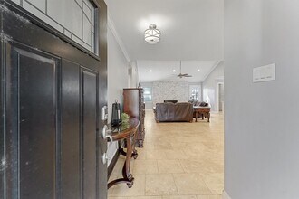10719 Del Monte Dr in Houston, TX - Foto de edificio - Building Photo