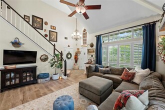 8402 Nairn Dr in Austin, TX - Building Photo - Building Photo