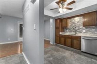 606 NW Valleybrook Rd in Blue Springs, MO - Building Photo - Building Photo
