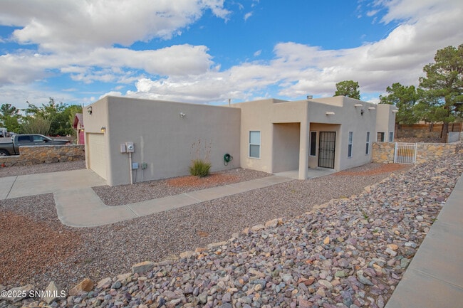 2656 Bearcat Dr in Las Cruces, NM - Building Photo - Building Photo