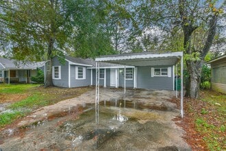 500 Farrer St in Angleton, TX - Building Photo - Building Photo