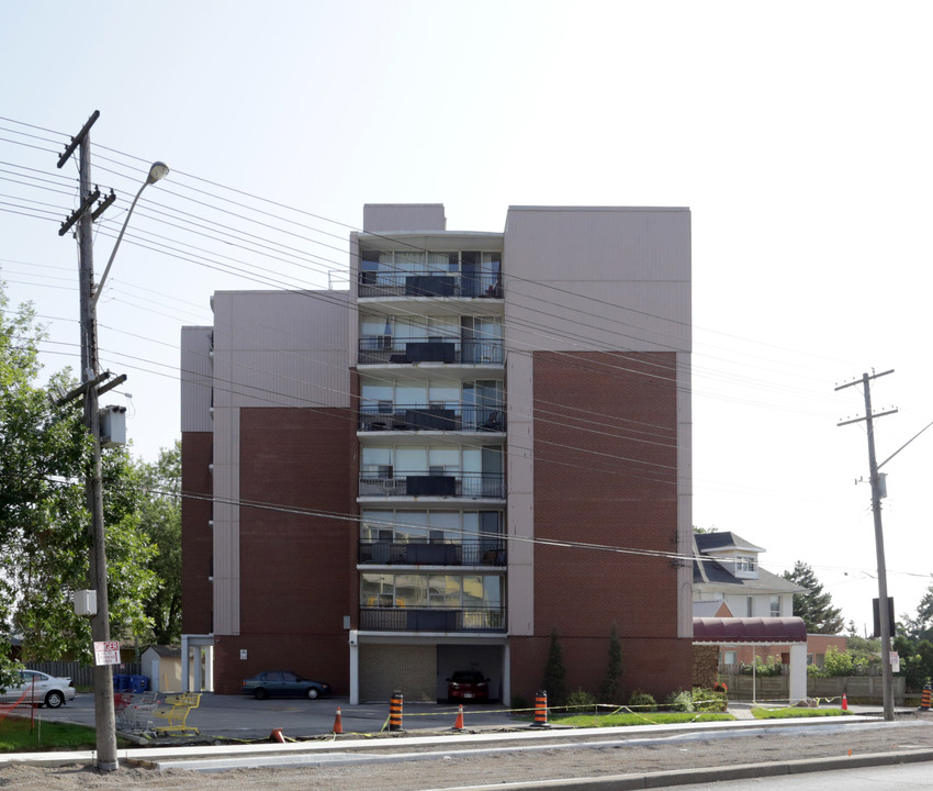 Mohawk Gardens in Hamilton, ON - Building Photo