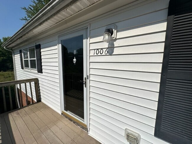 1006 W Barton St in Greensboro, NC - Foto de edificio - Building Photo