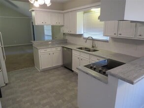 2706 Lufkin Ln in Deer Park, TX - Building Photo - Building Photo