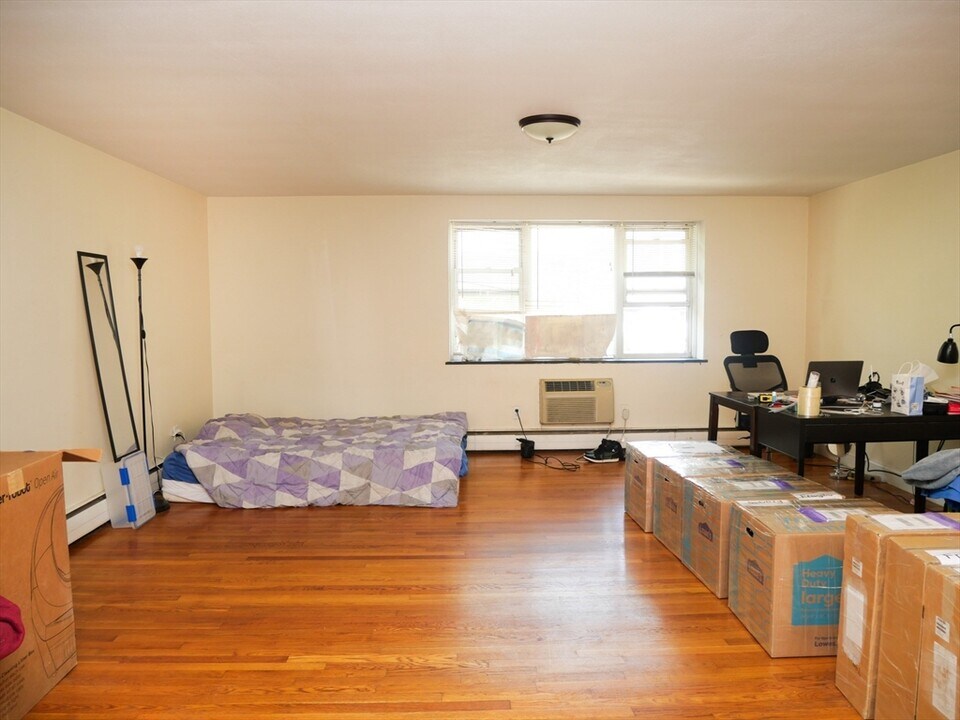 217 Kent St in Brookline, MA - Building Photo
